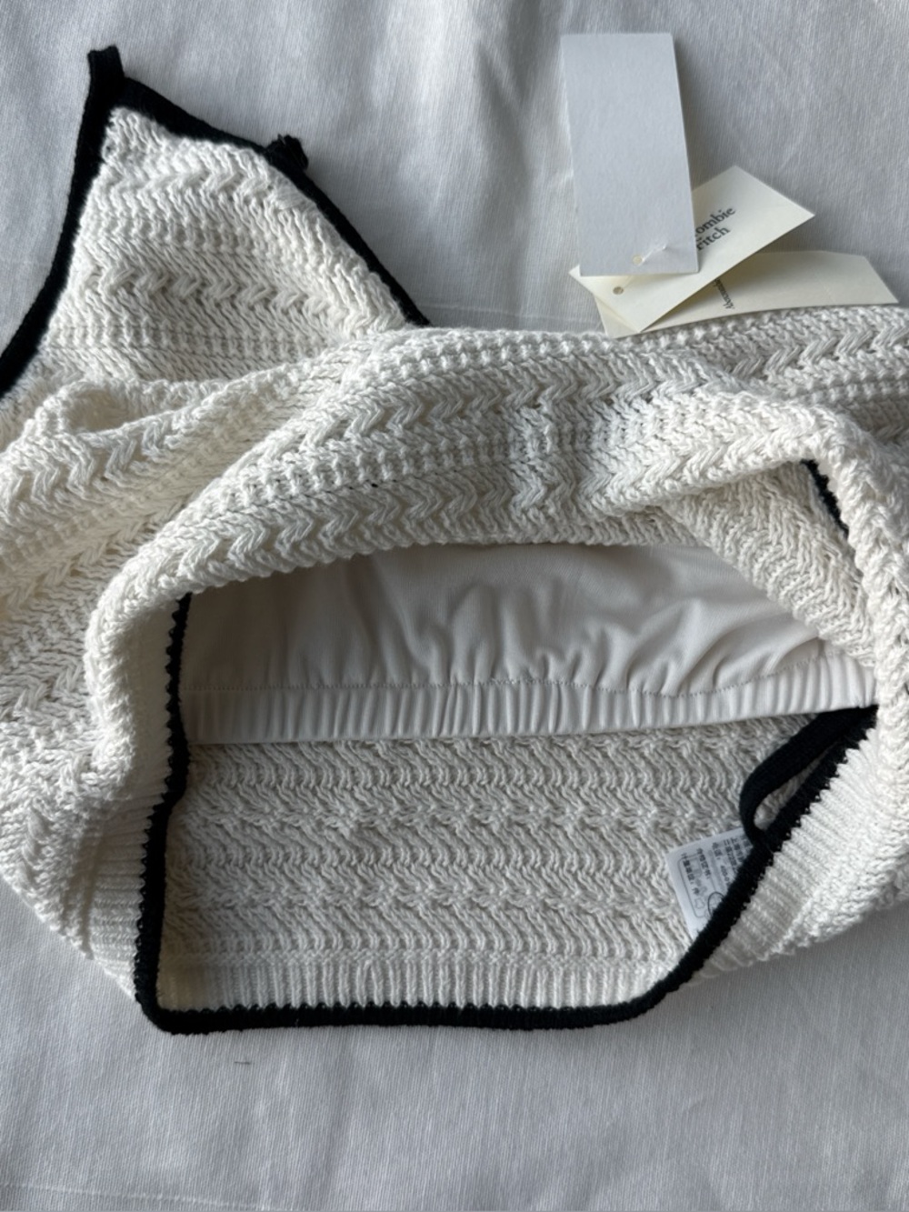 Abercrombie & Fitch Cream and Black Knit Crop Top - Picture 4 of 7